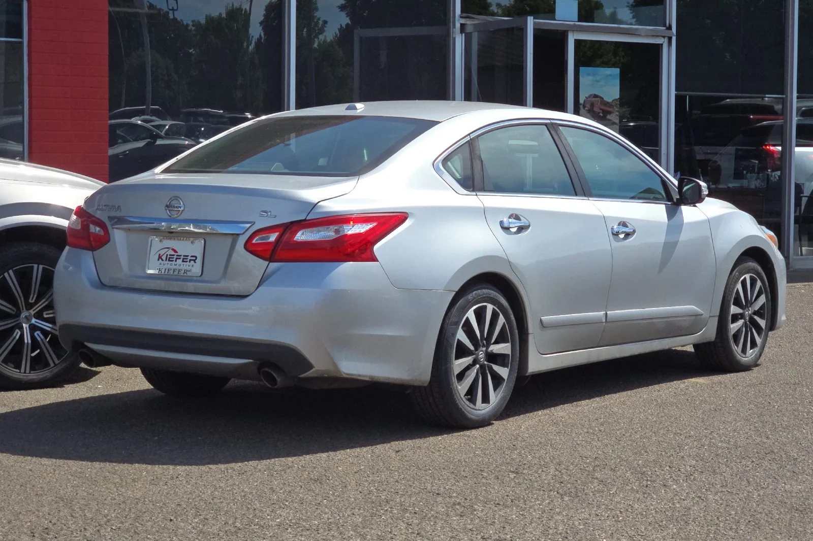 Used 2016 Brilliant Silver Nissan 2.5 SL image 4