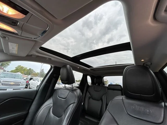 Used 2021 White Jeep Latitude Lux image 37