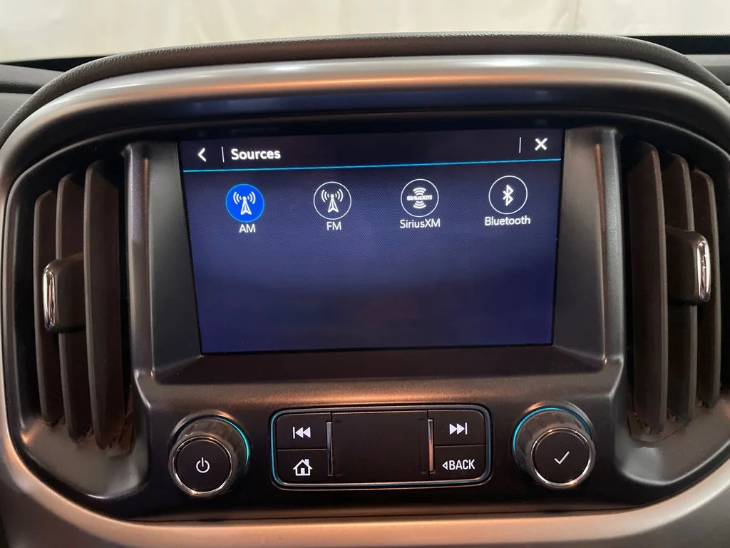 Used 2019 Silver Ice Metallic Chevrolet 4WD LT image 17
