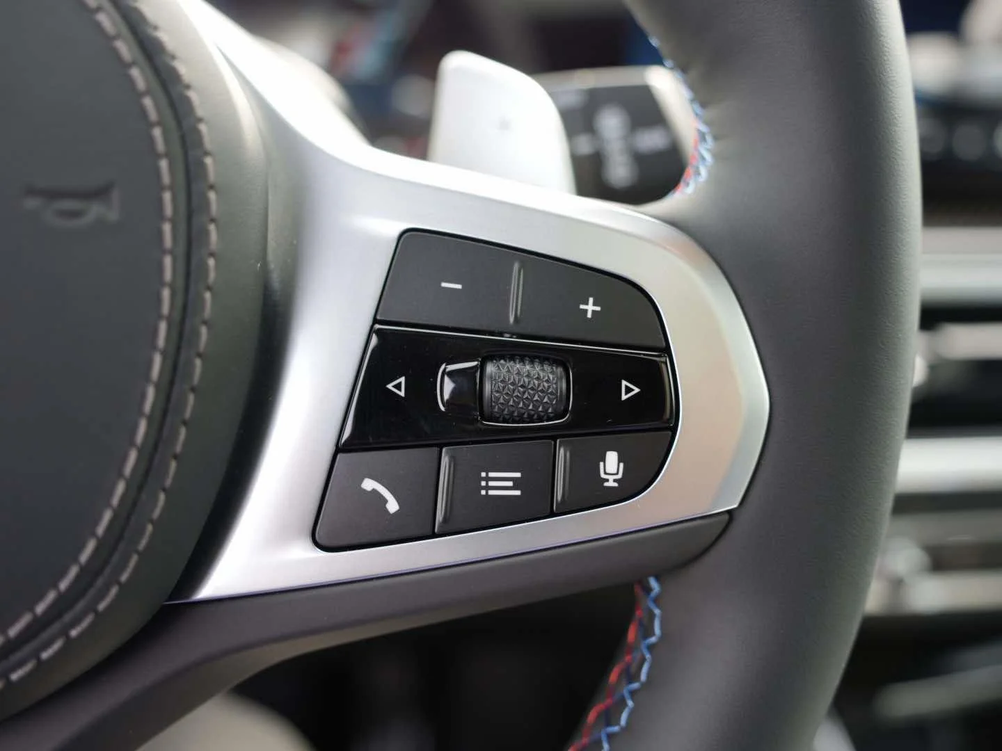 New 2026 Frozen Pure Grey Metallic BMW M60i image 19