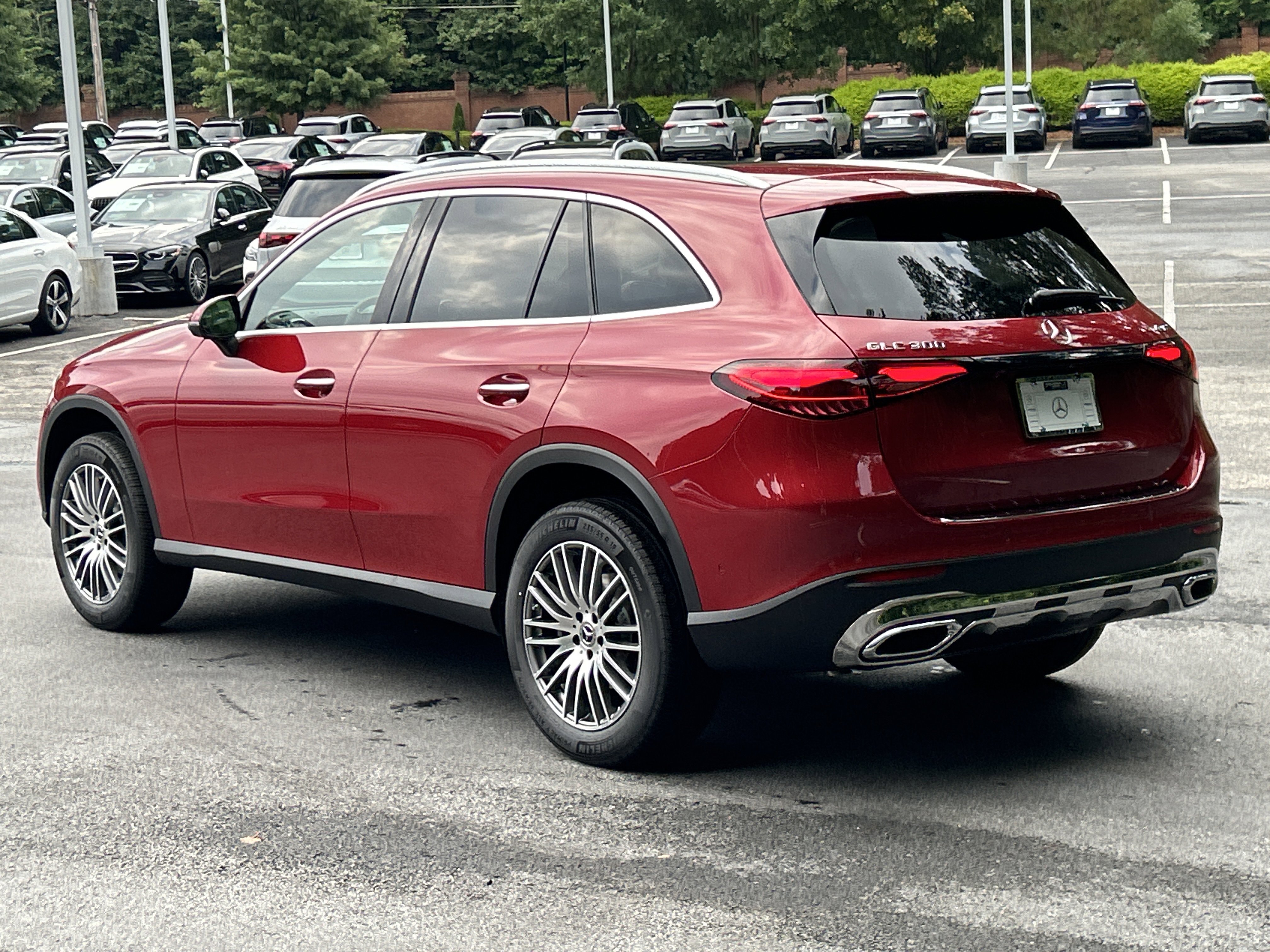 New 2026 MANUFAKTUR Patagonia Red Metallic Mercedes-Benz GLC 300 4MATIC® SUV image 13