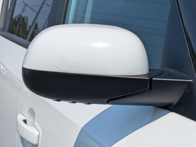 Used 2018 White Kia Plus image 11