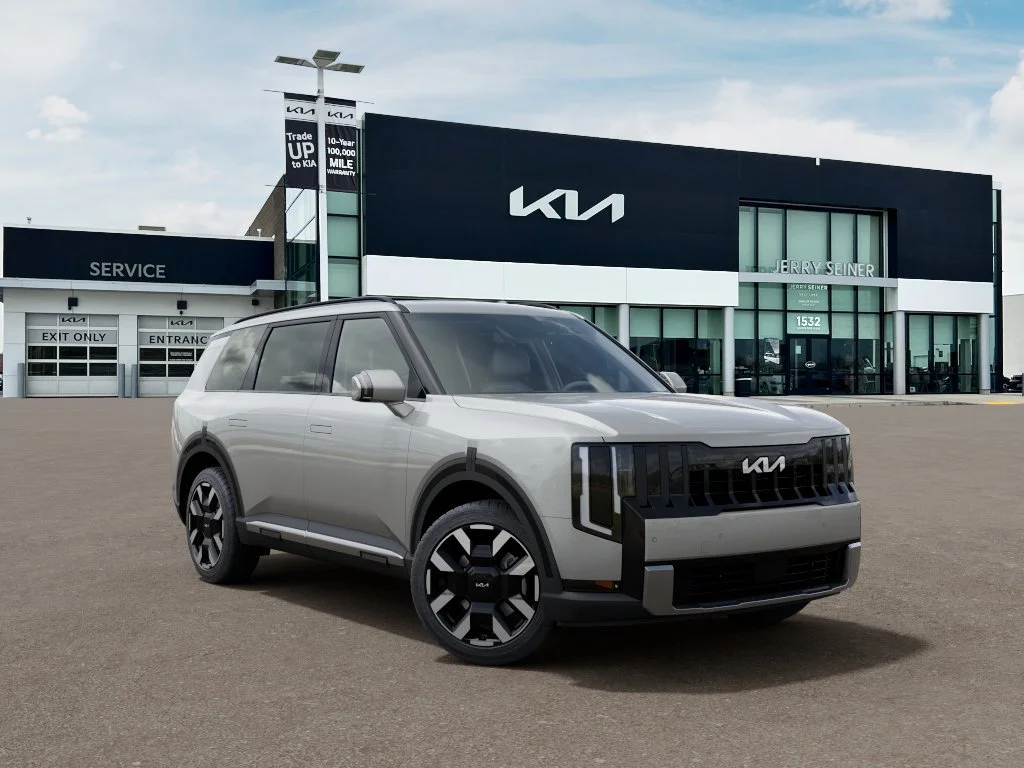 New 2027 Ivory Silver Kia S image 8
