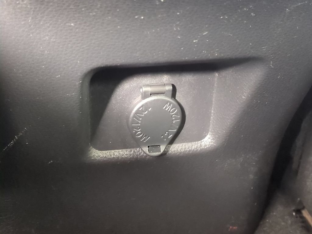 2021 Toyota RAV4 LE - Photo 16