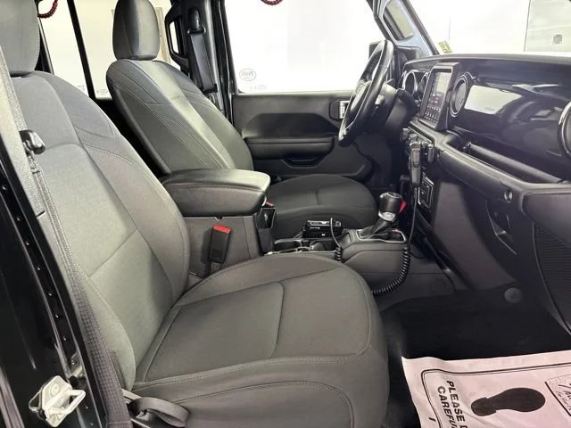 Used 2022 Black Jeep Altitude image 29