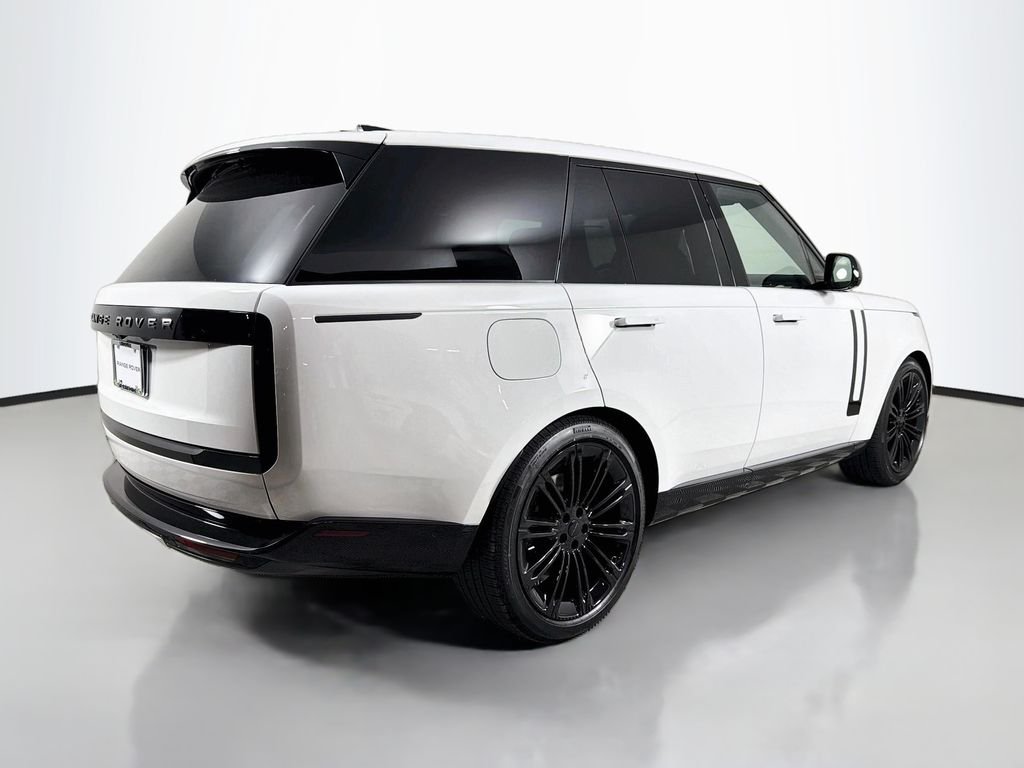 New 2026 Fuji White Land Rover SE image 5