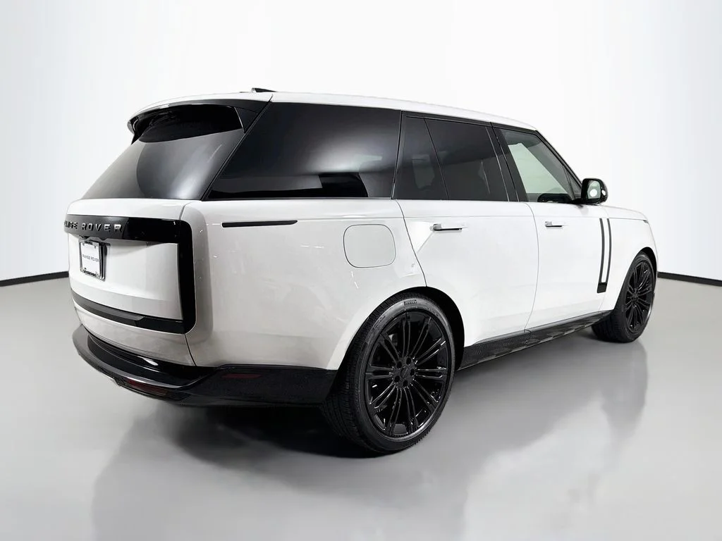 New 2026 Fuji White Land Rover SE image 5