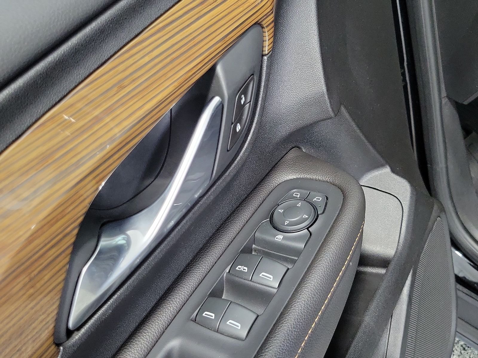 Used 2020 Black GMC SLE image 7