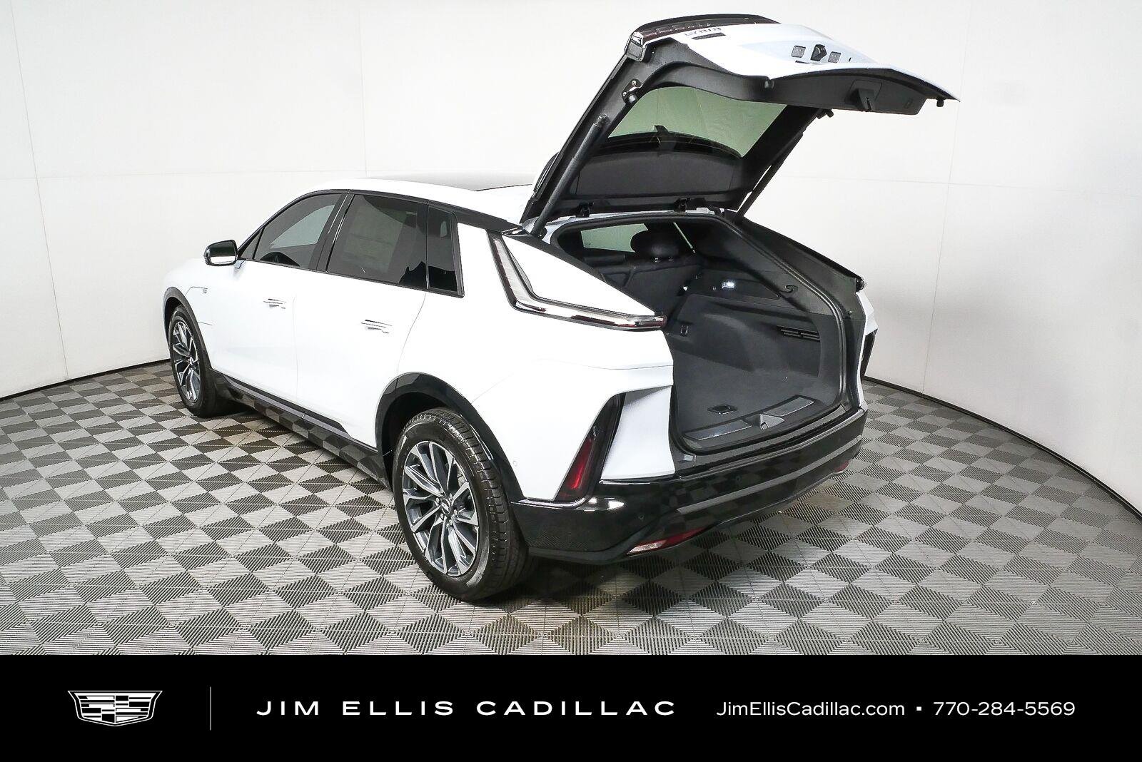 New 2027 Vibrant White Tricoat Cadillac Sport image 29