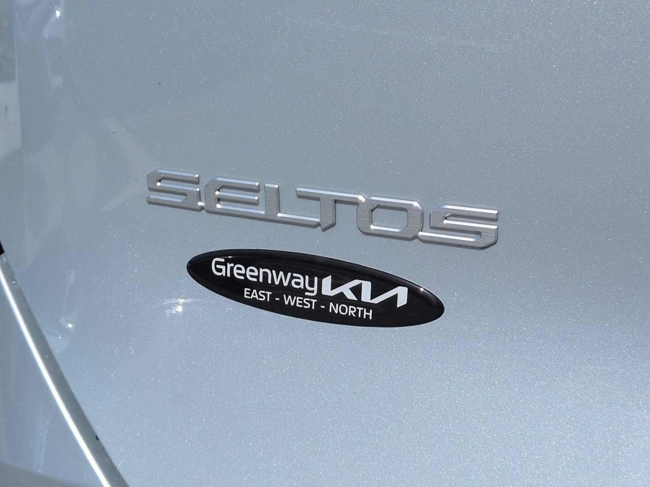New 2027 Ivory Silver Kia S image 31