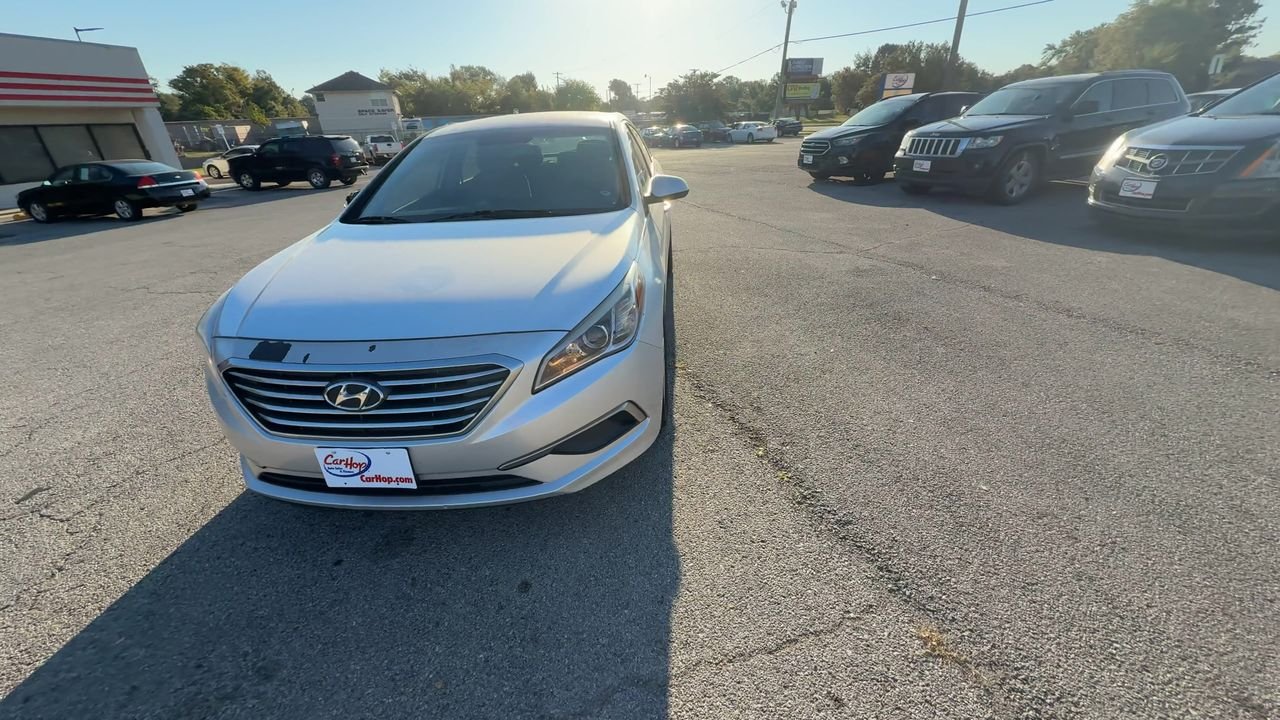 2016 Hyundai Sonata SE photo 2