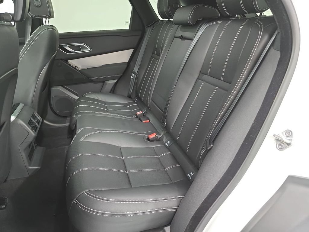 Used 2022  Land Rover P250 R-Dynamic S image 26