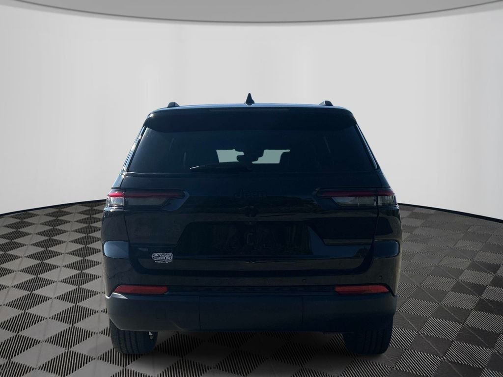Used 2023 Black Jeep Altitude image 4