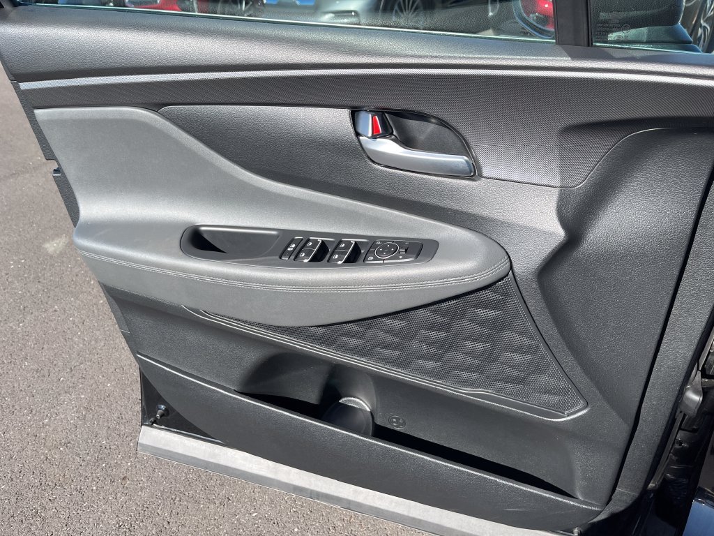 Used 2023 Black Hyundai SE image 11
