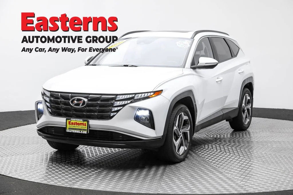 Used 2022 White Hyundai SEL image 1