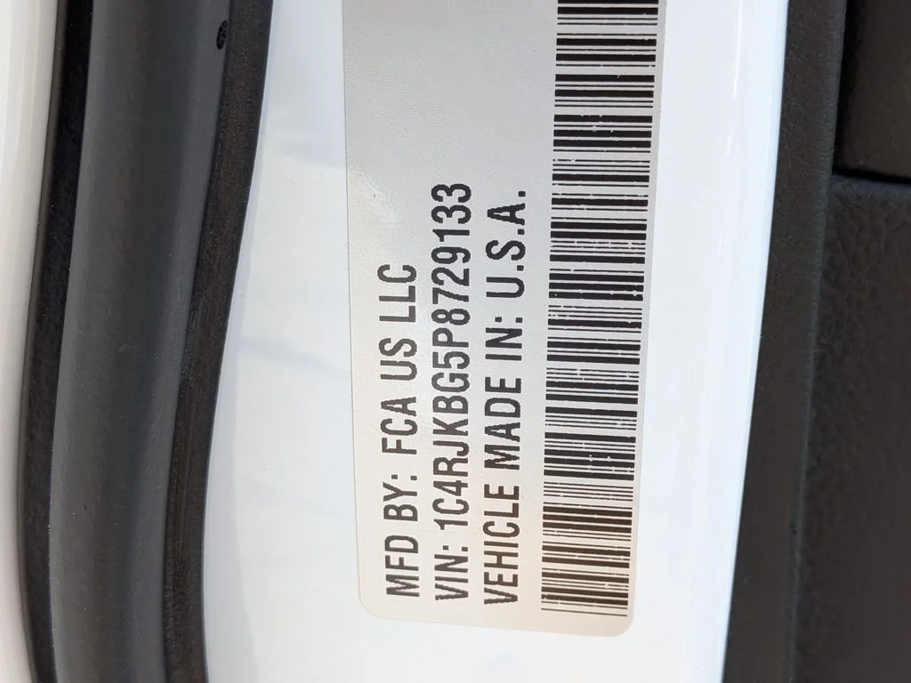 Used 2023 White Jeep Limited image 34