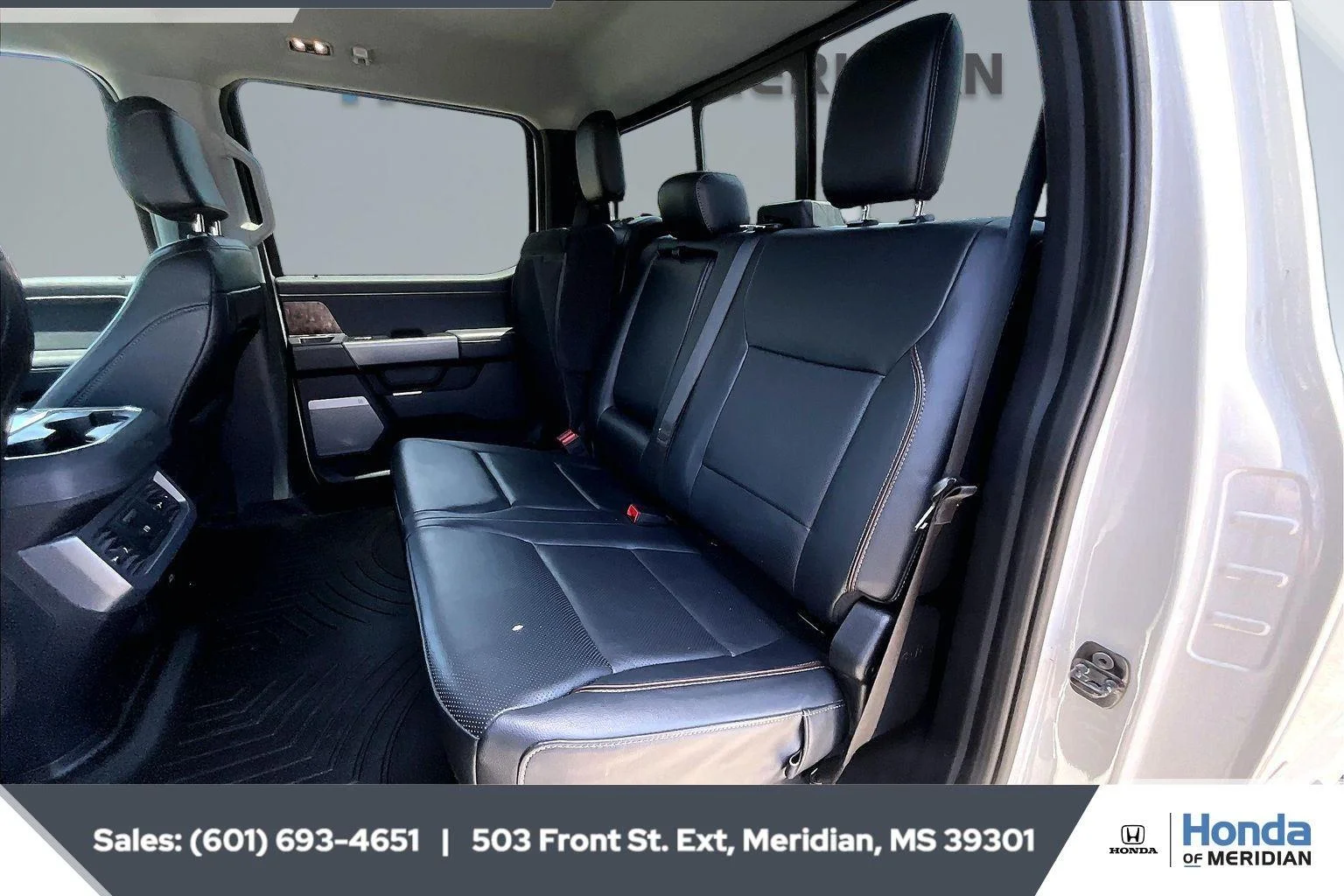 Used 2024 Star White Metallic Tri-Coat Ford LARIAT image 19