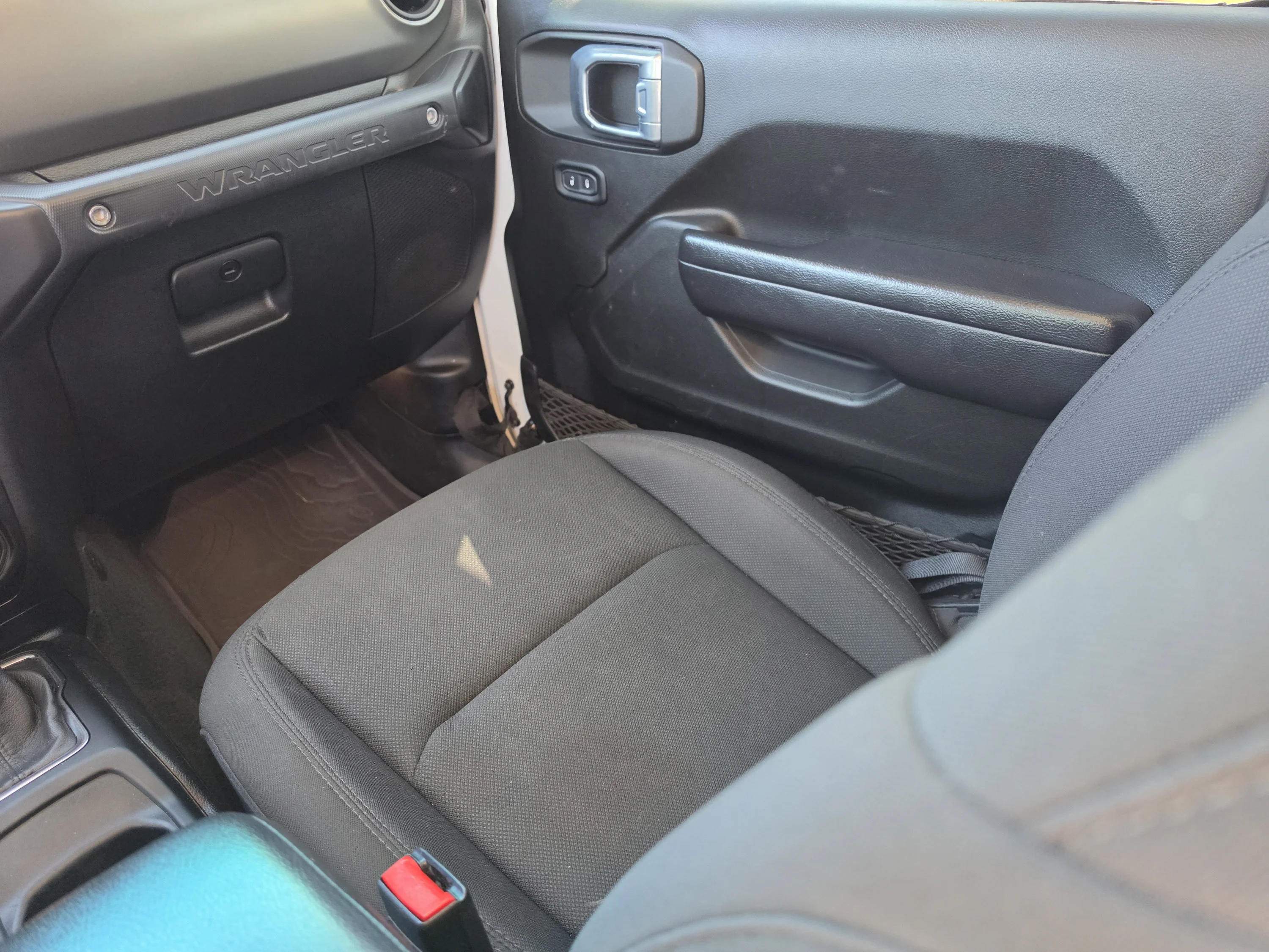Used 2022 Bright White Clearcoat Jeep Unlimited Sport S image 18
