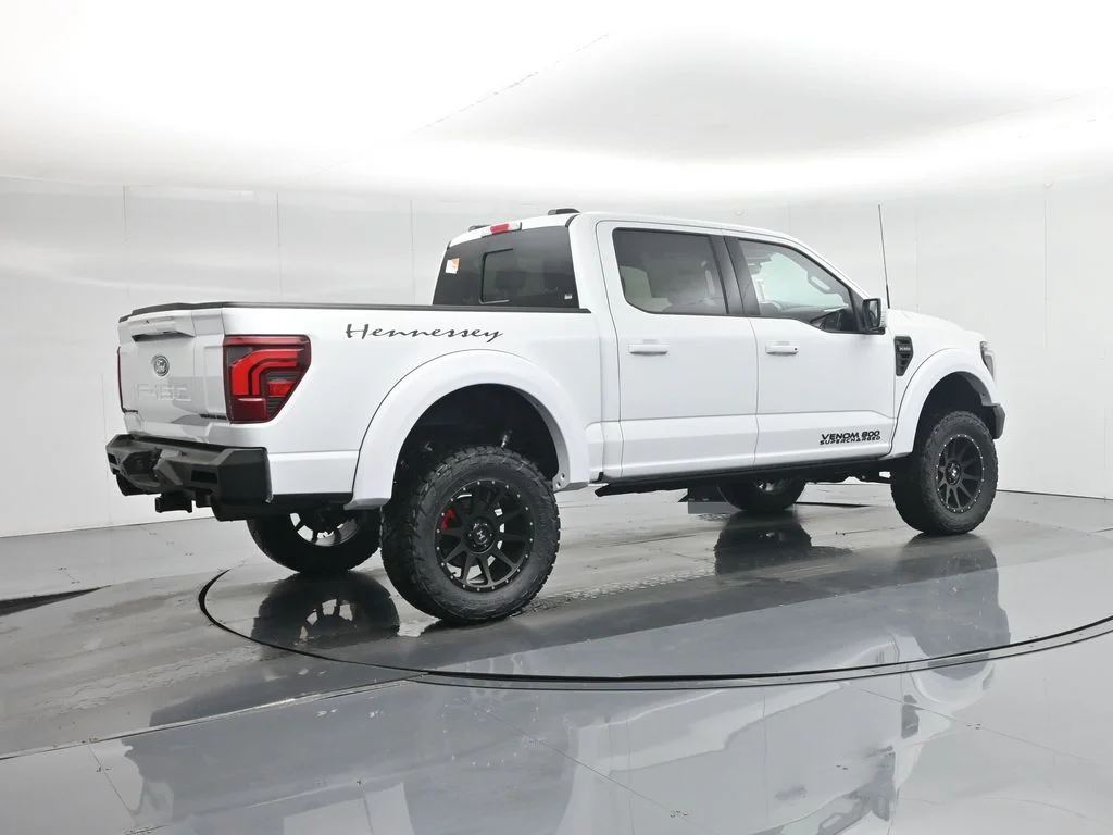 New 2025 Oxford White Ford Lariat image 30