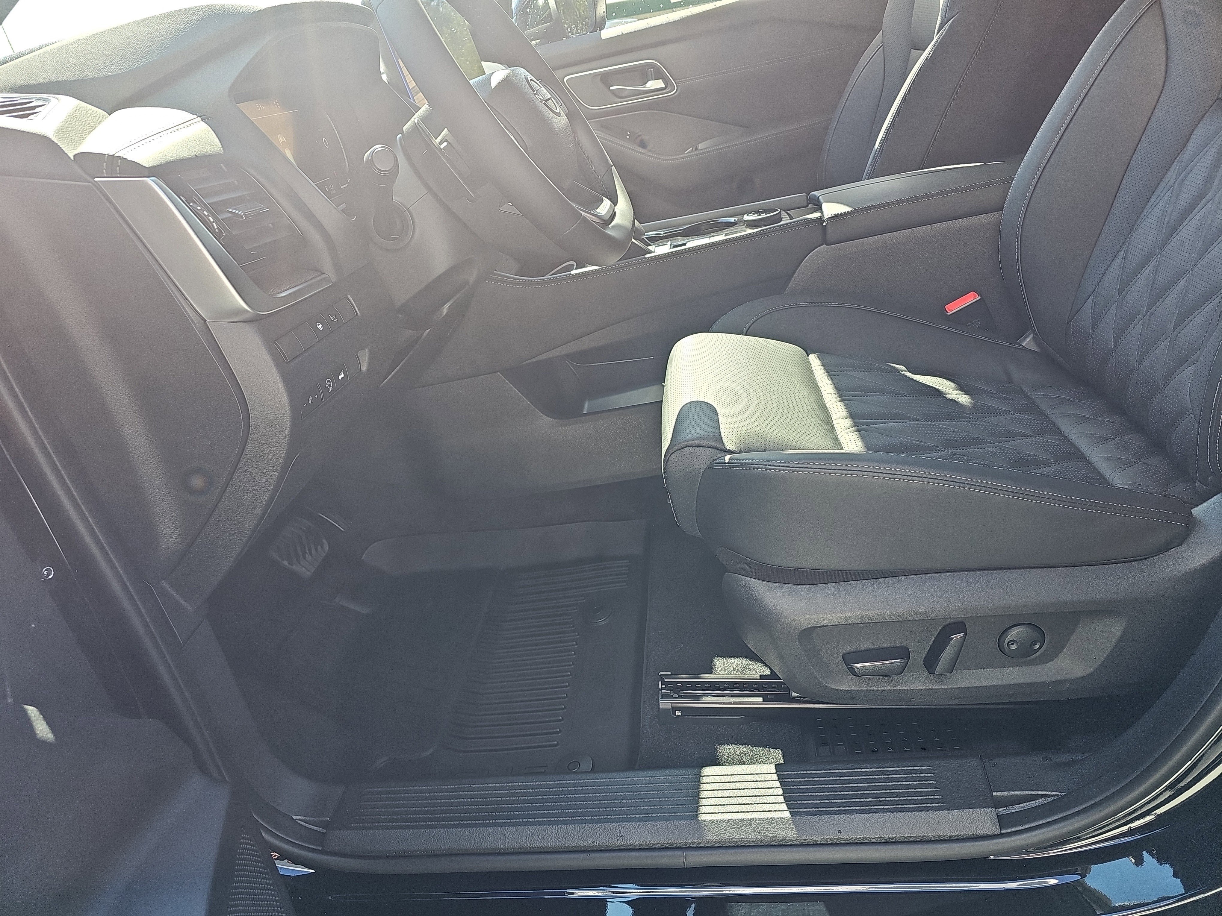 New 2026 Super Black Nissan Platinum image 20