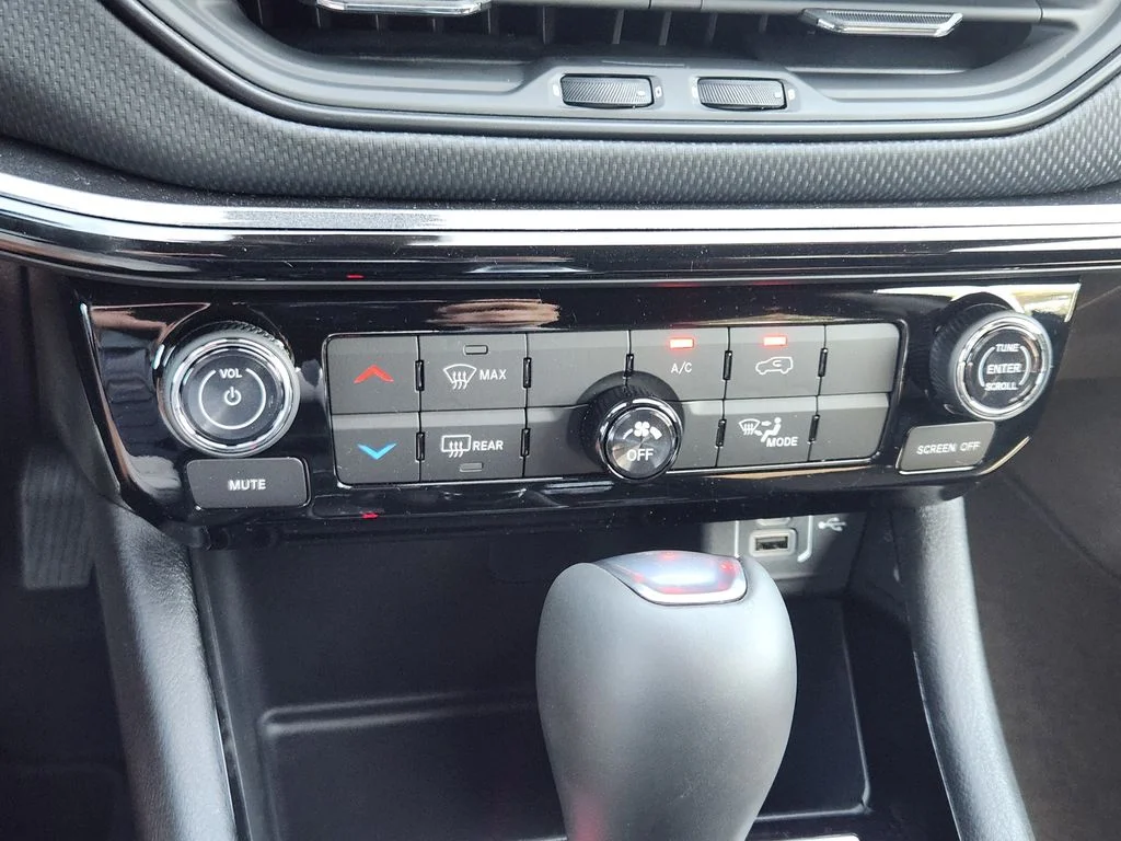 New 2026 Fathom Blue Pearl Coat Jeep Latitude image 13
