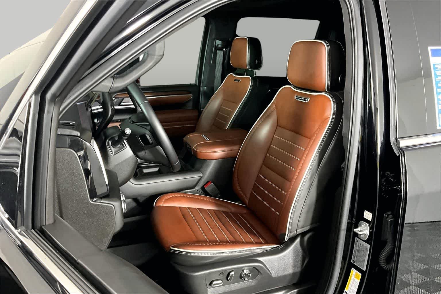 Used 2025 Onyx Black GMC Denali Ultimate image 8