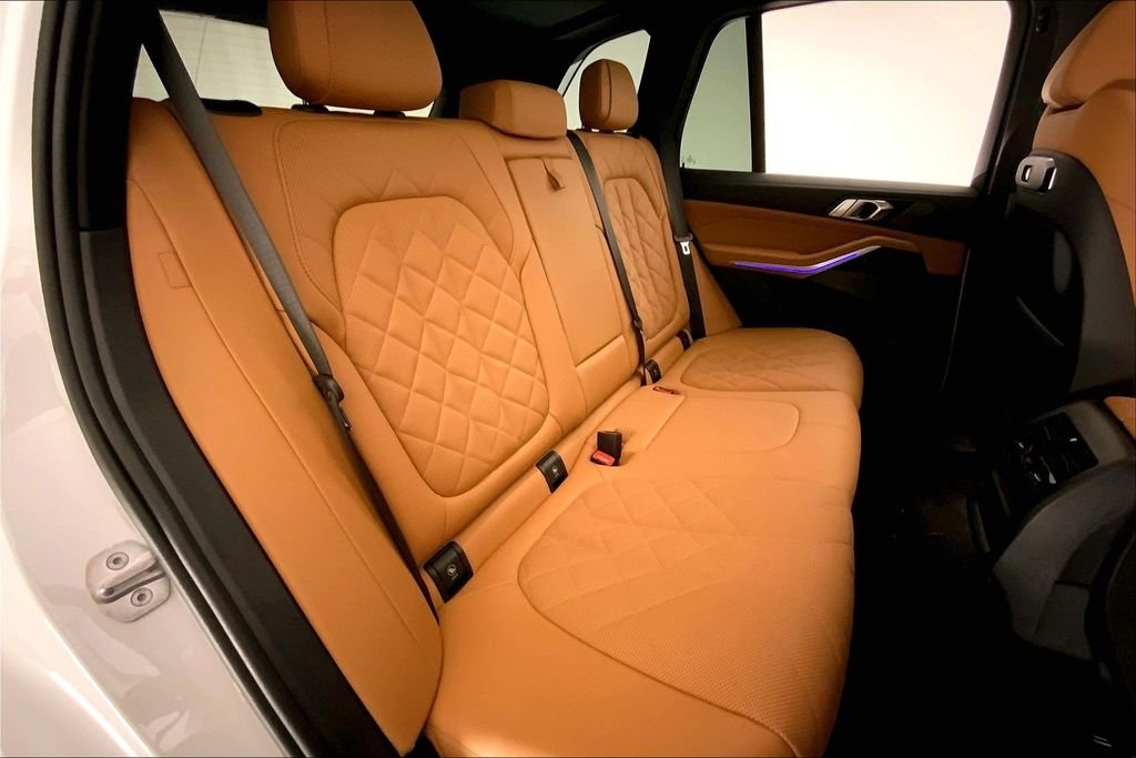 Used 2024 Mineral White Metallic BMW  image 15