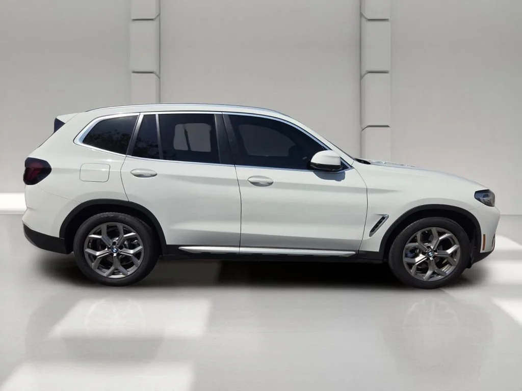 Used 2023 Alpine White BMW xDrive30i image 4