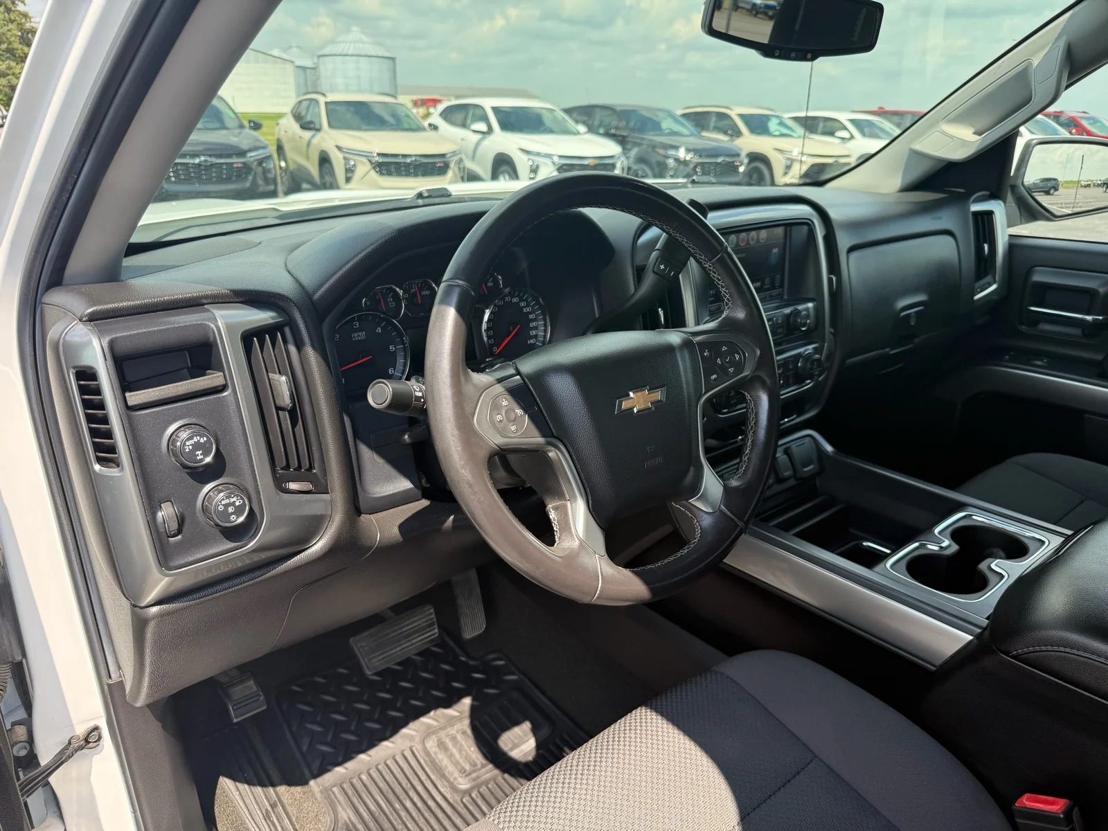 Used 2017 SUMMIT WHITE Chevrolet LT image 27