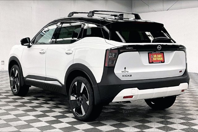New 2026 Aspen White with Black Roof Nissan SR image 4