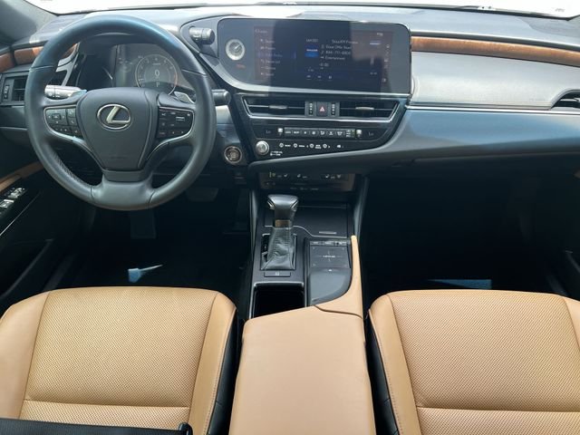 Used 2022 White Lexus 350 image 17