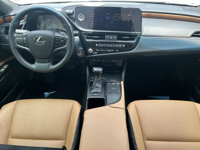 Used 2022 White Lexus 350 image 17