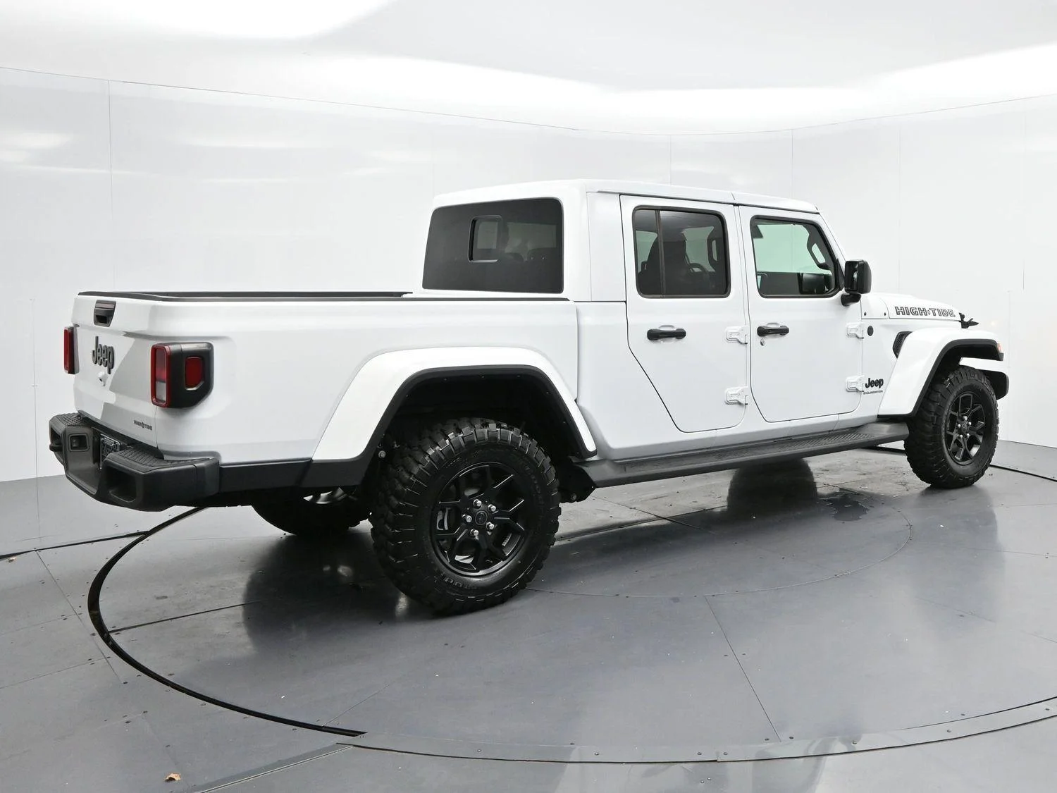Used 2025 White Jeep High Tide image 7