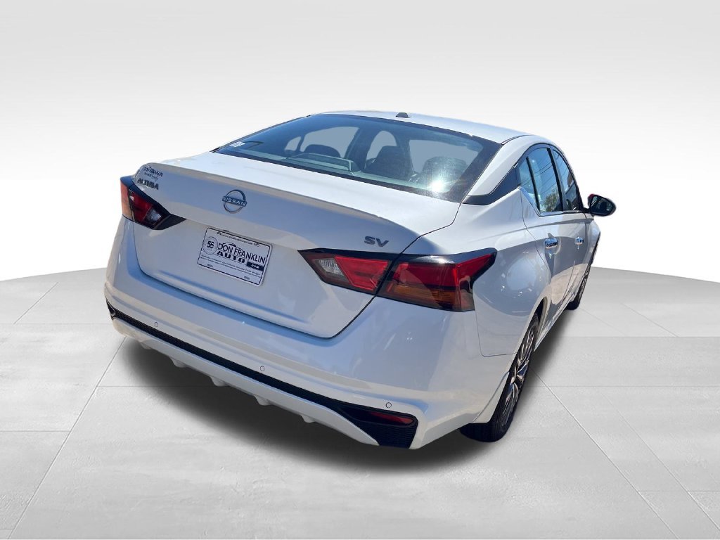 Used 2024 White Nissan 2.5 SV image 5