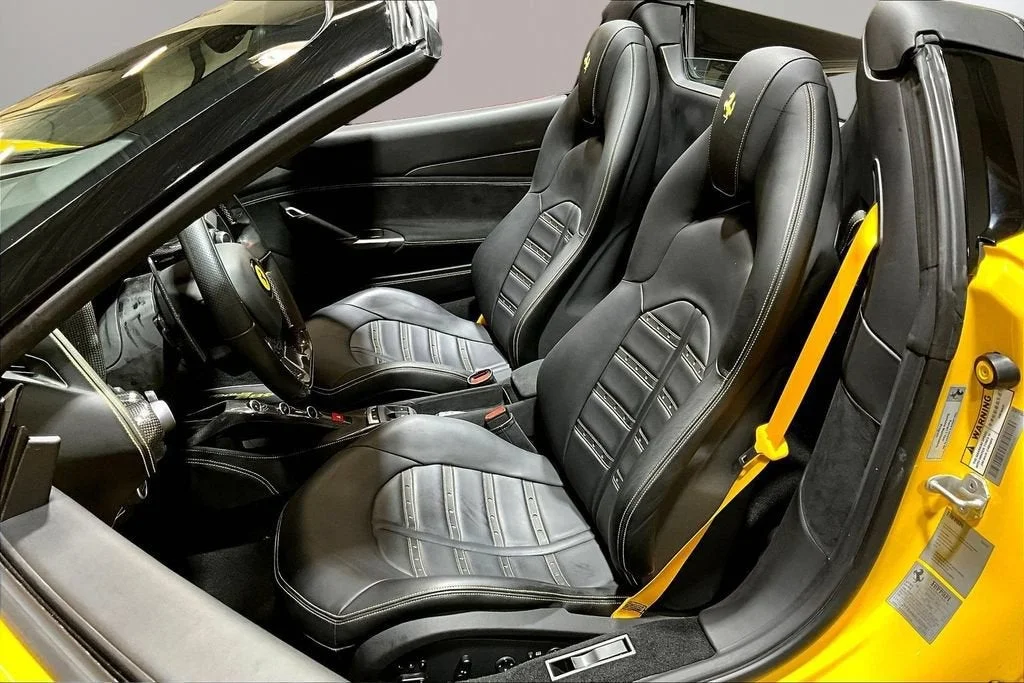 Used 2018 Giallo Modena Ferrari  image 19