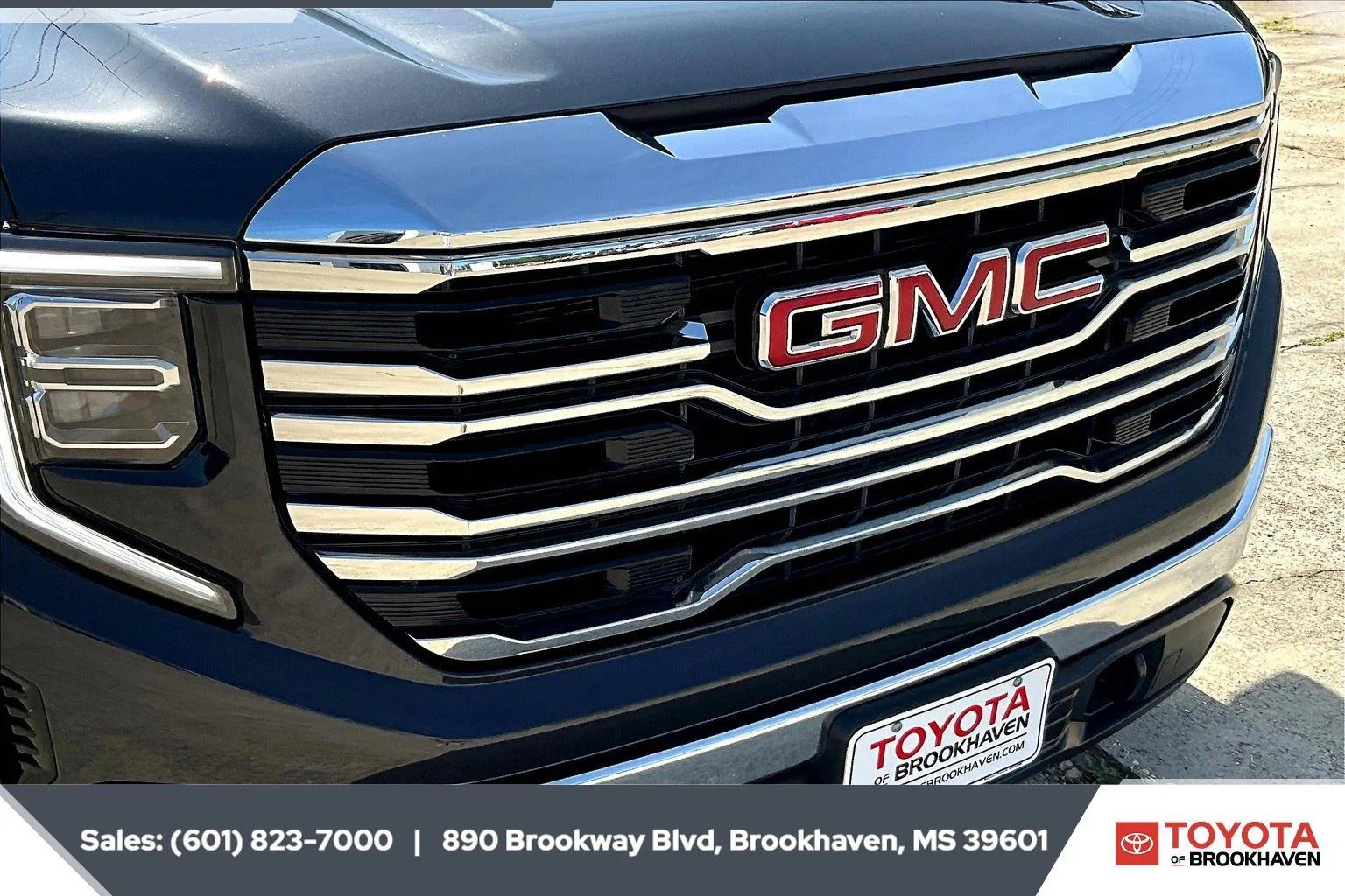 Used 2024 Titanium Rush Metallic GMC SLT image 21