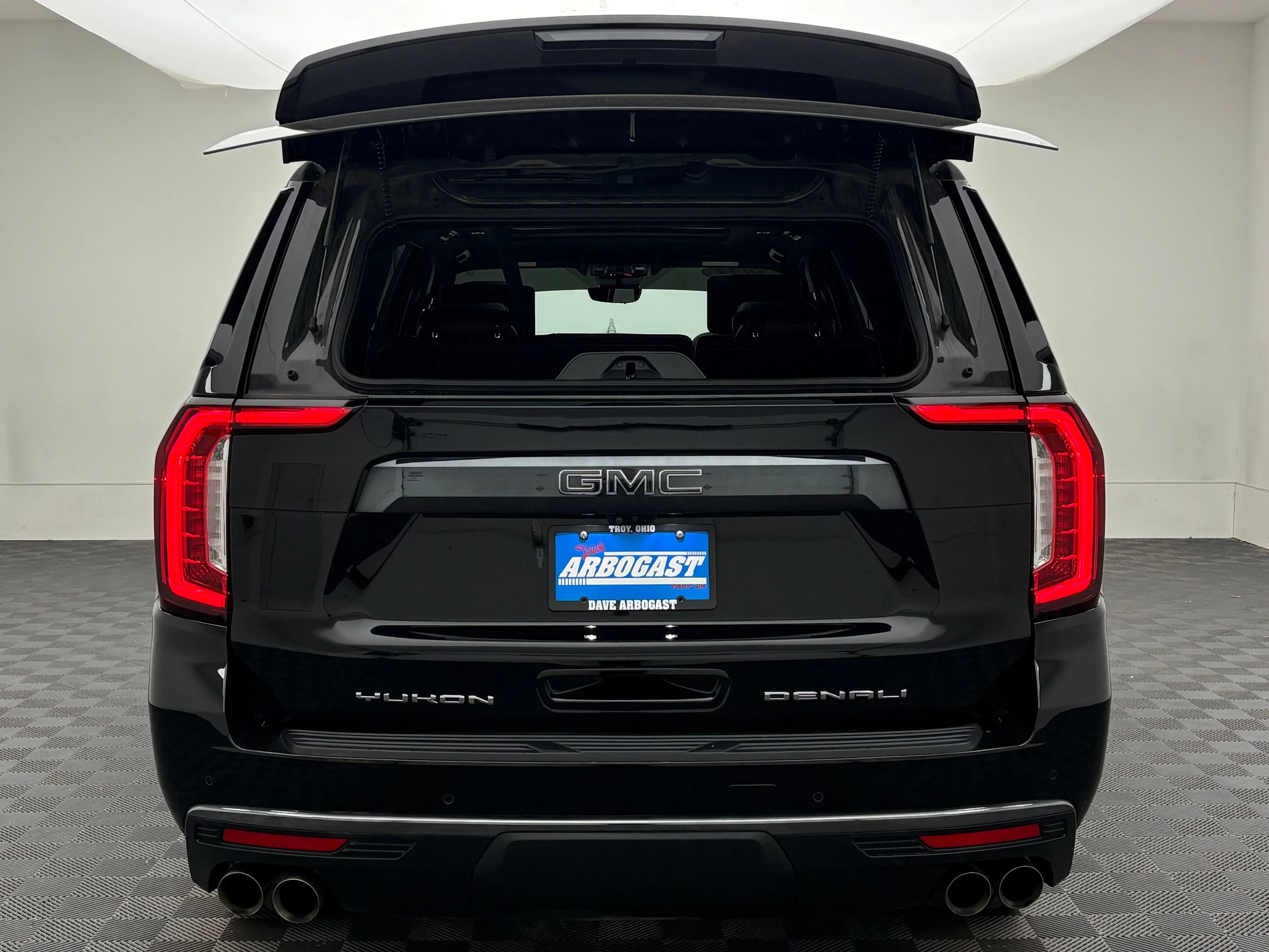 Used 2023 Onyx Black GMC Denali Ultimate image 11