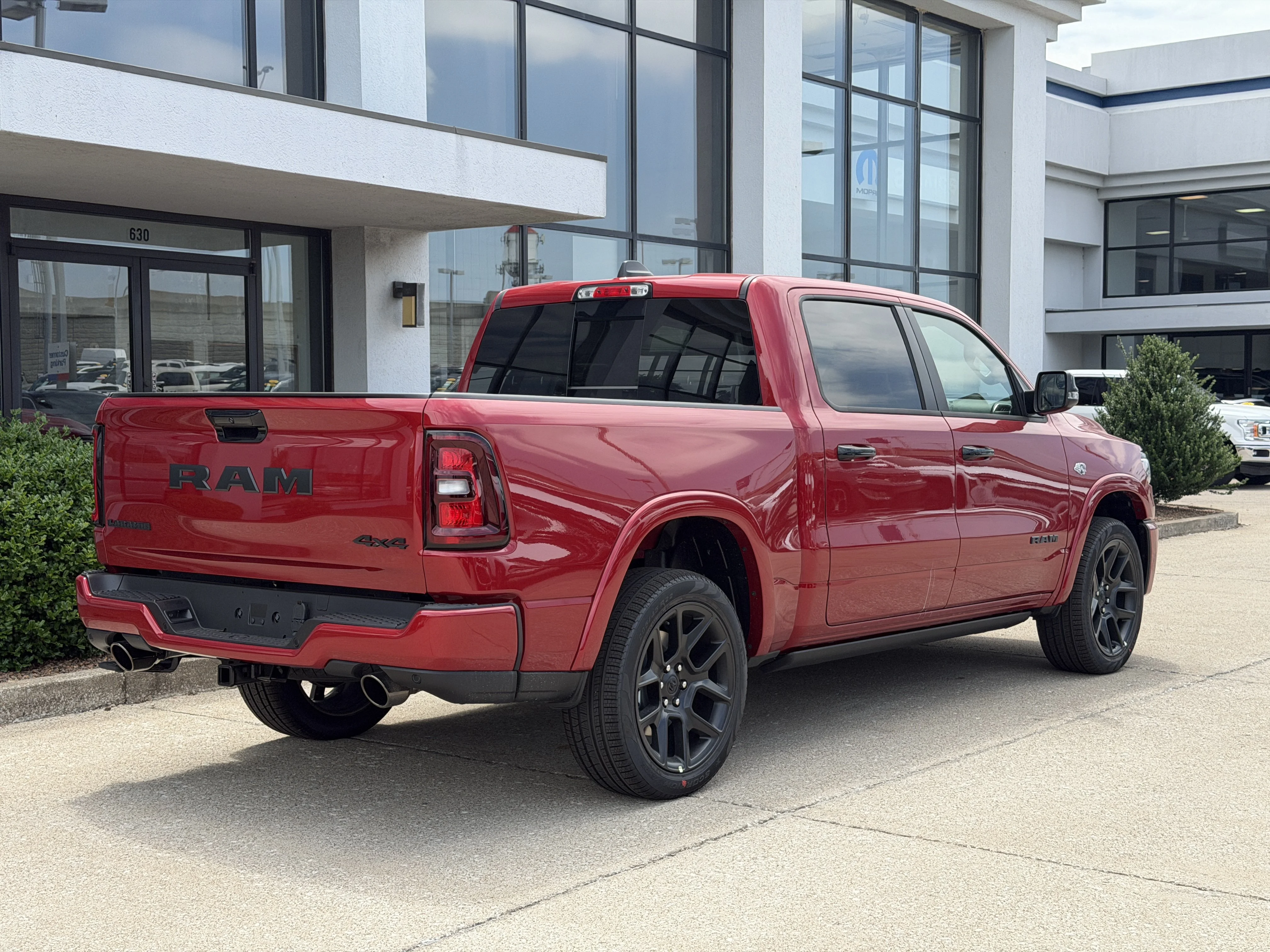 New 2026 Molten Red Pearl-Coat Exterior Paint RAM Laramie image 4