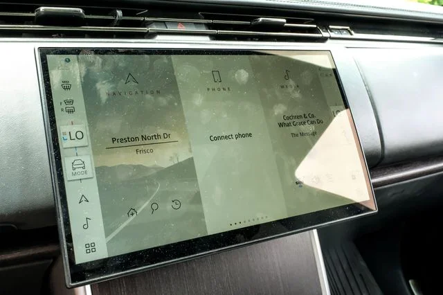Used 2024 White Land Rover SE image 37