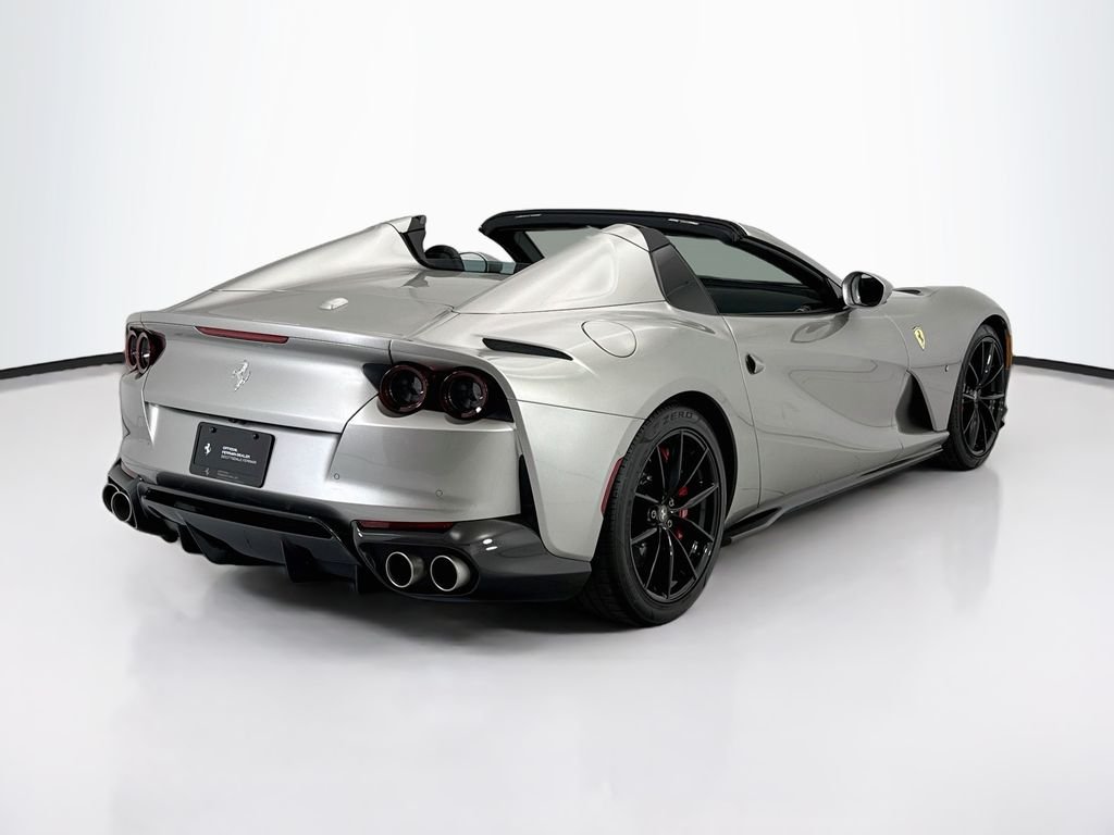 Used 2022  Ferrari Base image 5