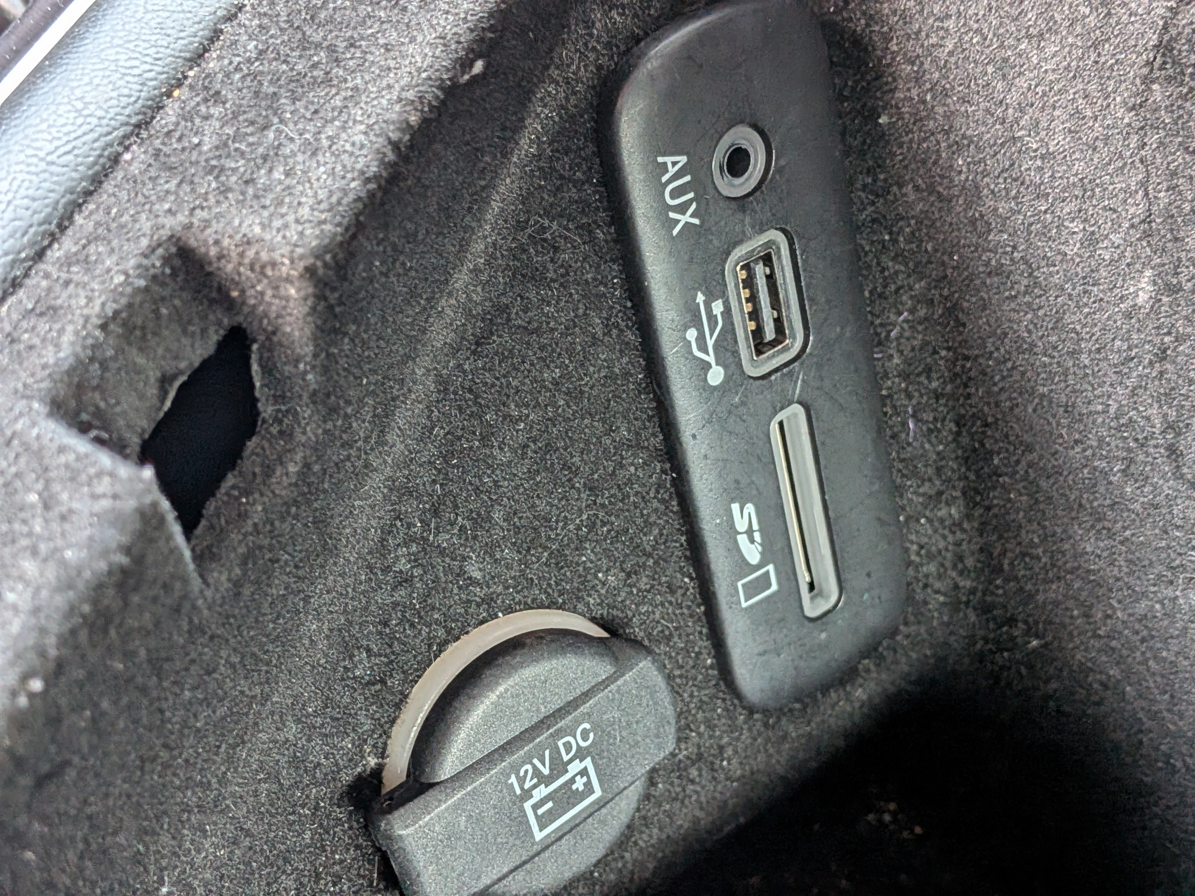 Used 2016 Pitch Black Clearcoat Dodge SXT image 28