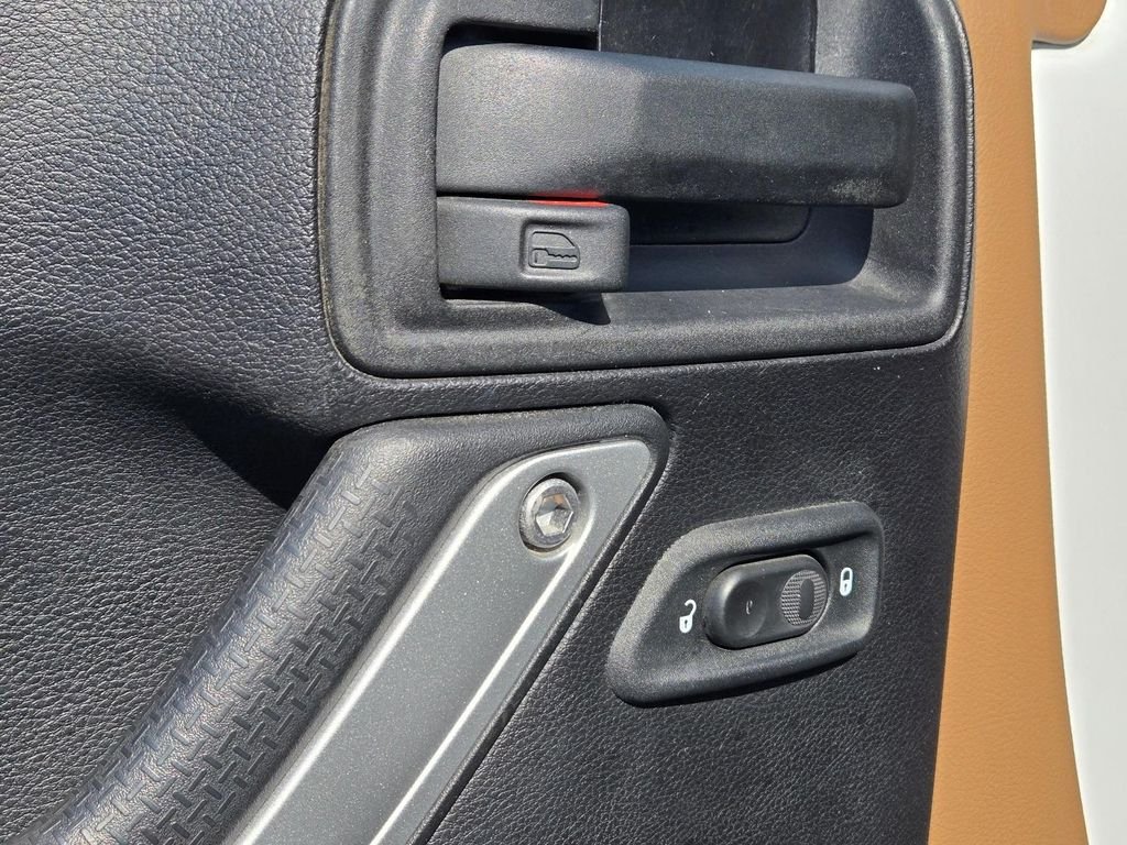 Used 2016 White Jeep Sahara image 15