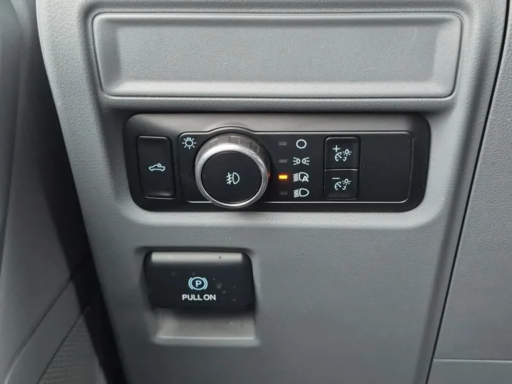 Certified Used 2023 Oxford White Ford XLT image 17