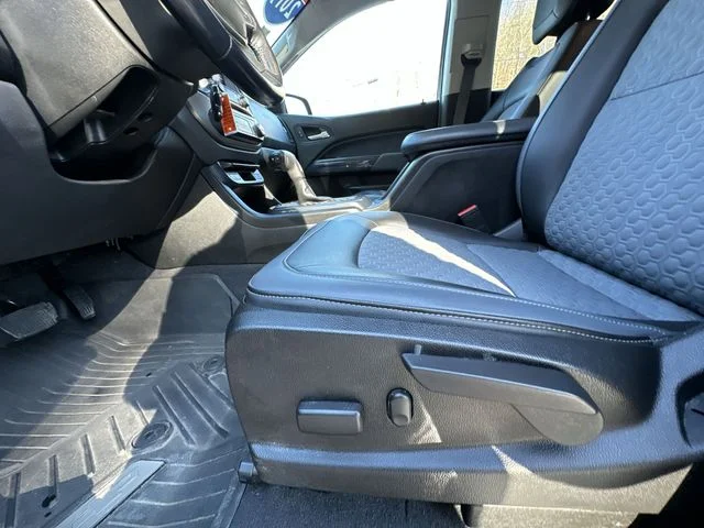 Used 2019 Red Chevrolet Z71 image 16