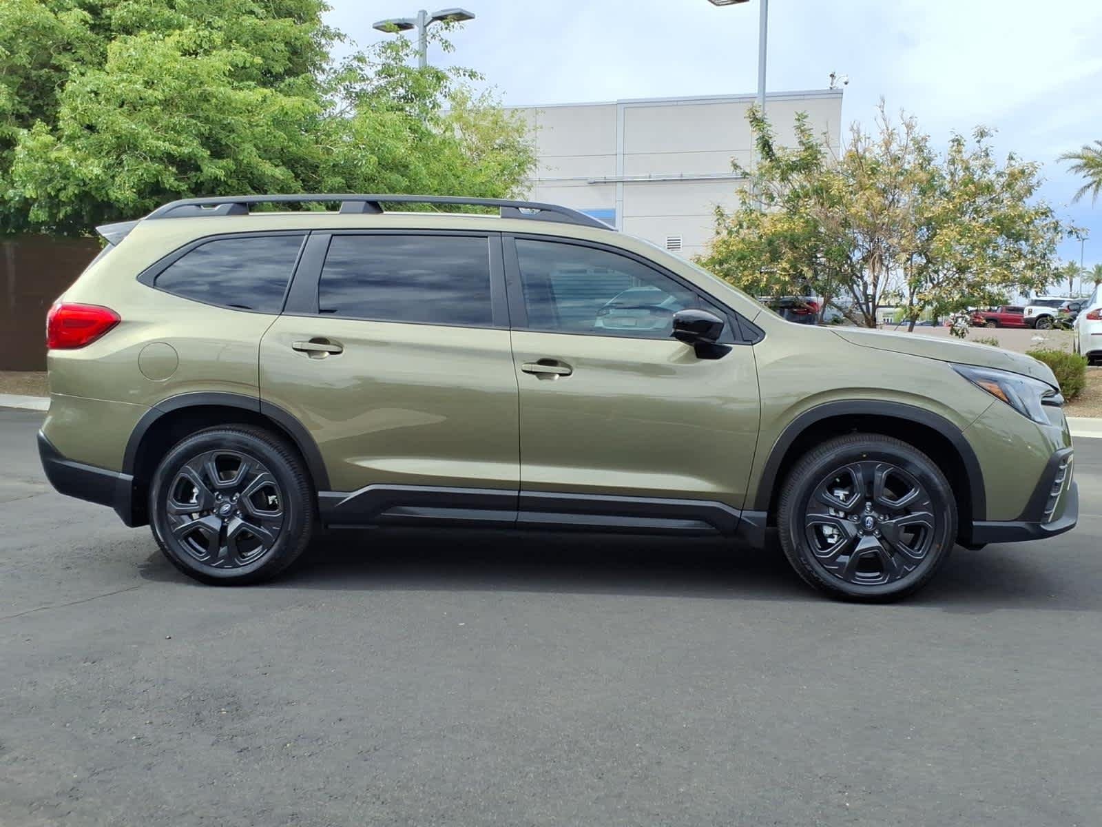 New 2026 AUTUMN GREEN METALLIC Subaru Onyx Edition Touring 7-Passenger image 8