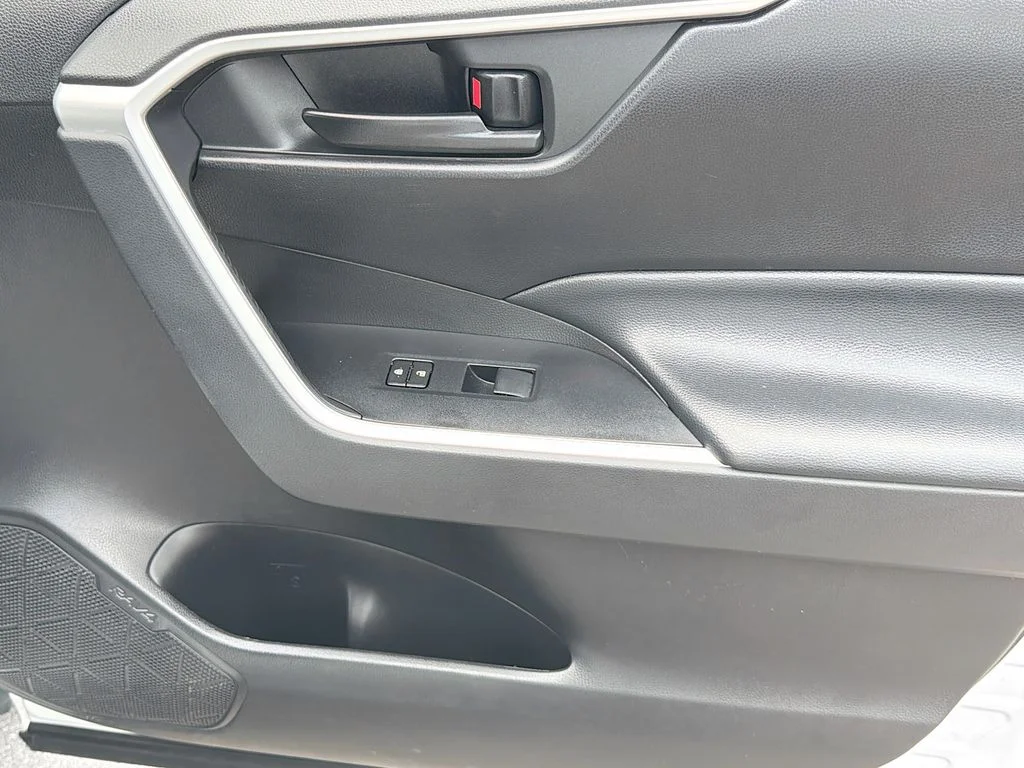 Used 2023 Ice Toyota LE image 23