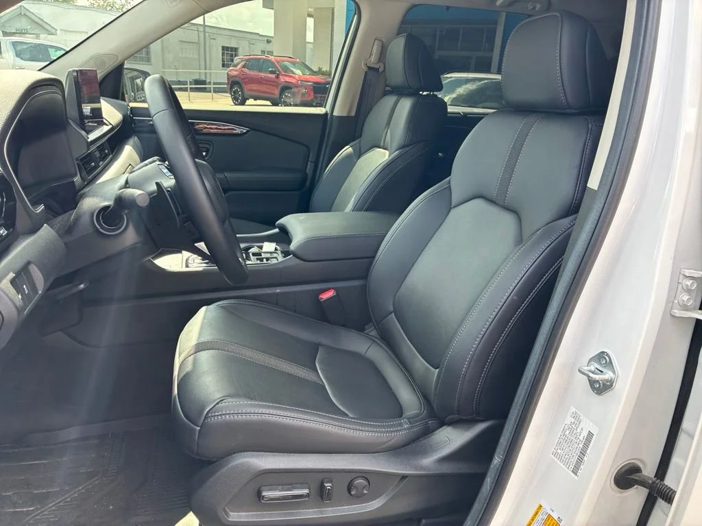 Used 2025 White Honda Touring image 13