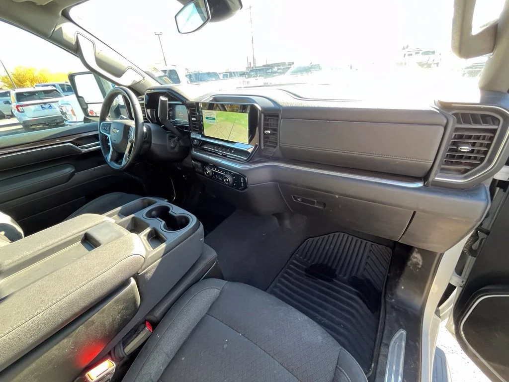 Used 2025 Summit White Chevrolet LT image 19