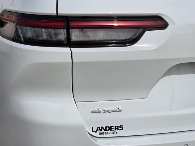 New 2026 Bright White Clearcoat Jeep Laredo X image 30