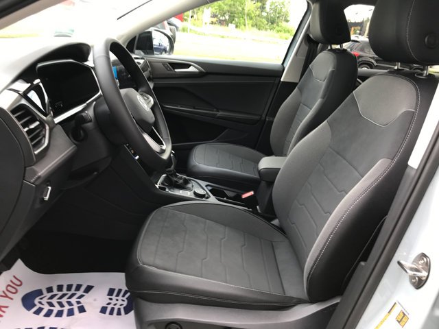 New 2026 Monument Gray w/Deep Black Roof Volkswagen SE Black image 15